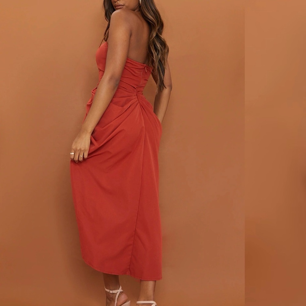 PrettyLittleThing Strapless Dress in Rich Rust - Picture 2 of 6